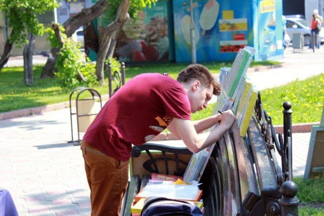 Продажа картин на ярмарке «Томский Арбат»